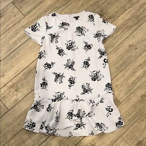 NWT. Ann Taylor Floral Ruffle Hem Dress